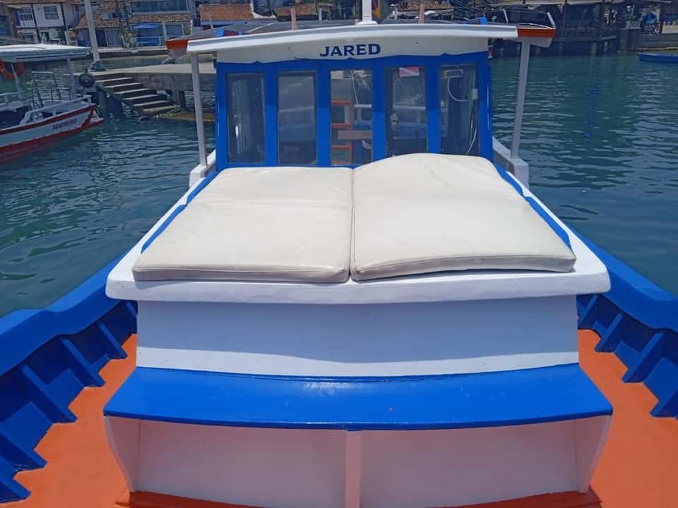 Passeio de escuna - foto real 4